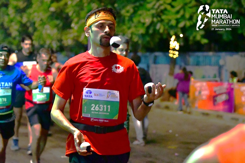  FIRST INDIAN RUNNER TO COMPLETE A HALF MARATHON WHILE JUGGLING 3 BALLS
